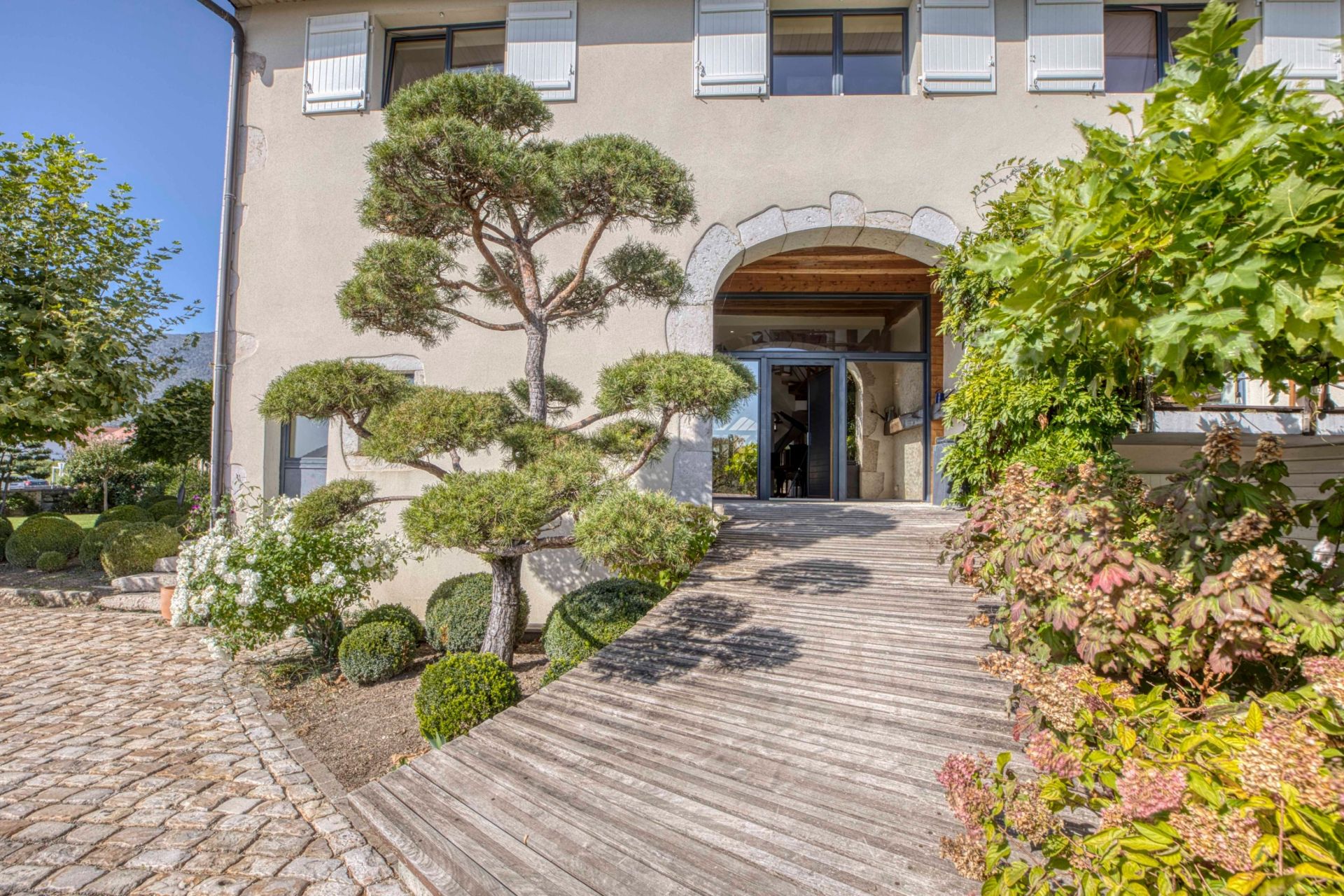 maison 11 Pièces en vente sur CHEVRY (01170)