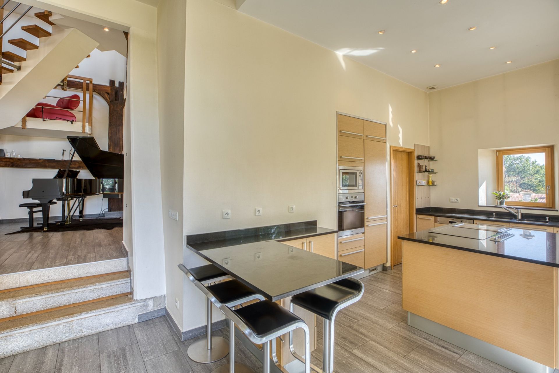 maison 11 Pièces en vente sur CHEVRY (01170)