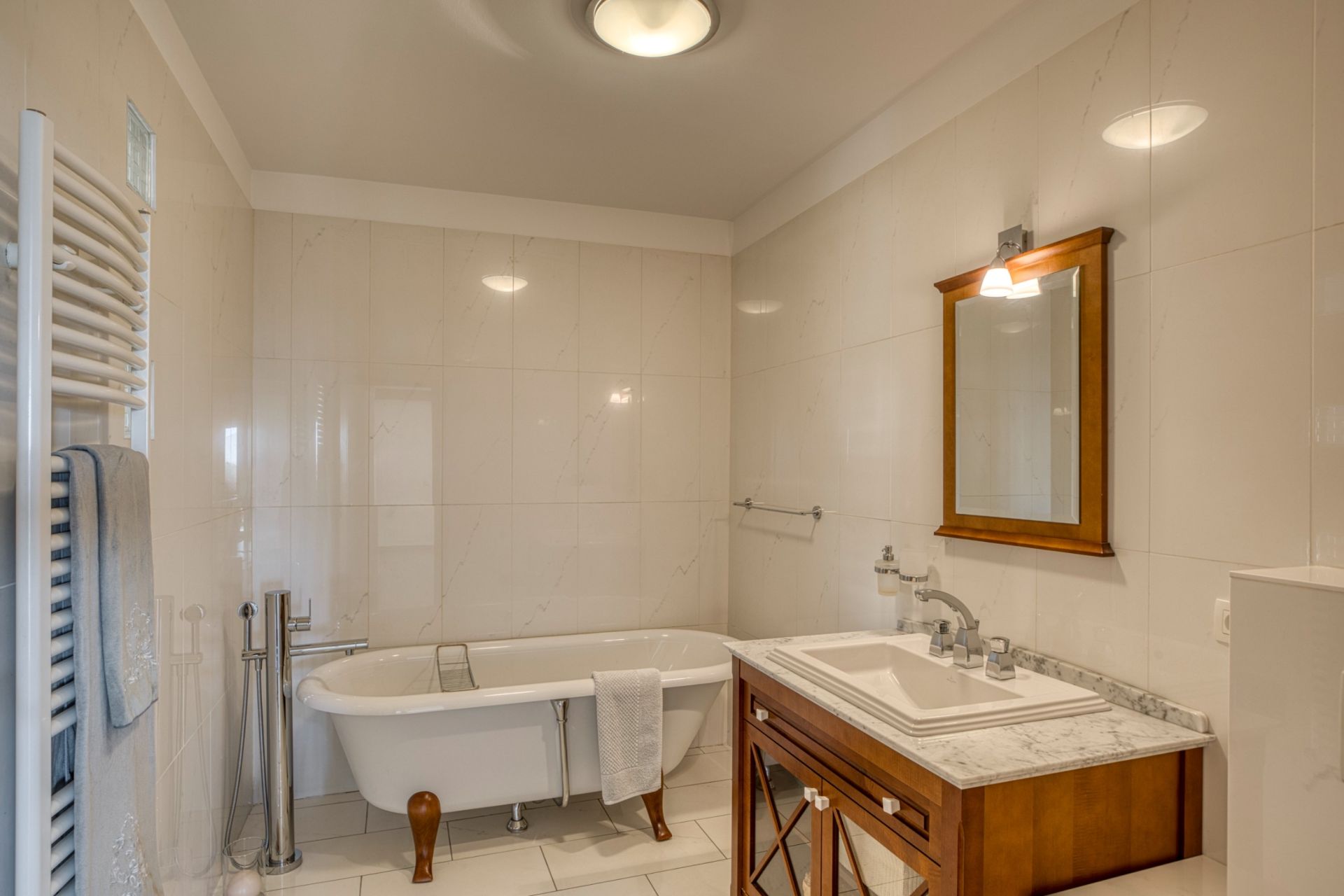 maison 11 Pièces en vente sur CHEVRY (01170)