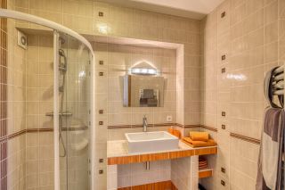 maison 11 Pièces en vente sur CHEVRY (01170)