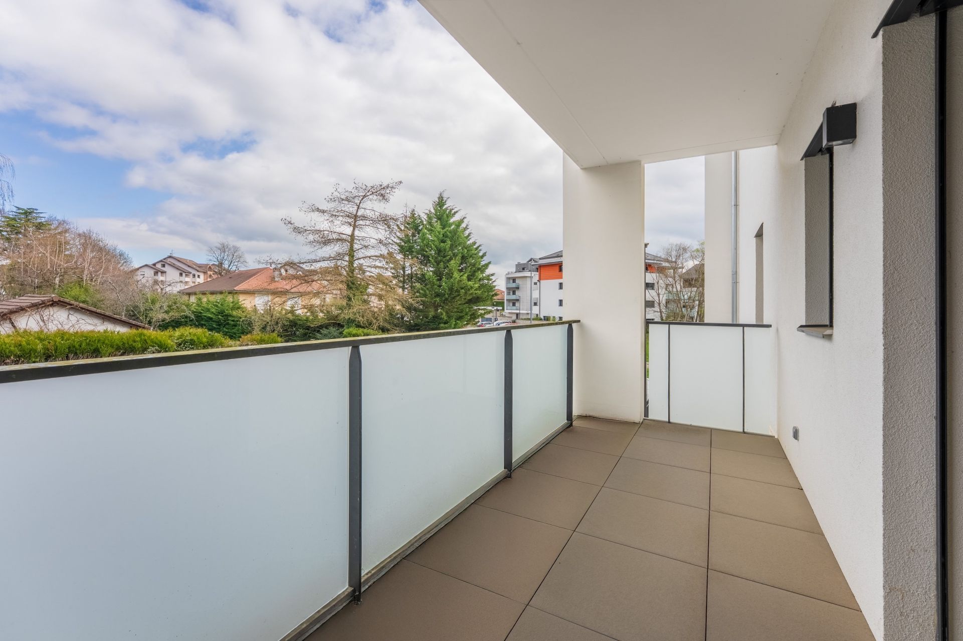 apartment 7 Rooms for sale on DIVONNE LES BAINS (01220)