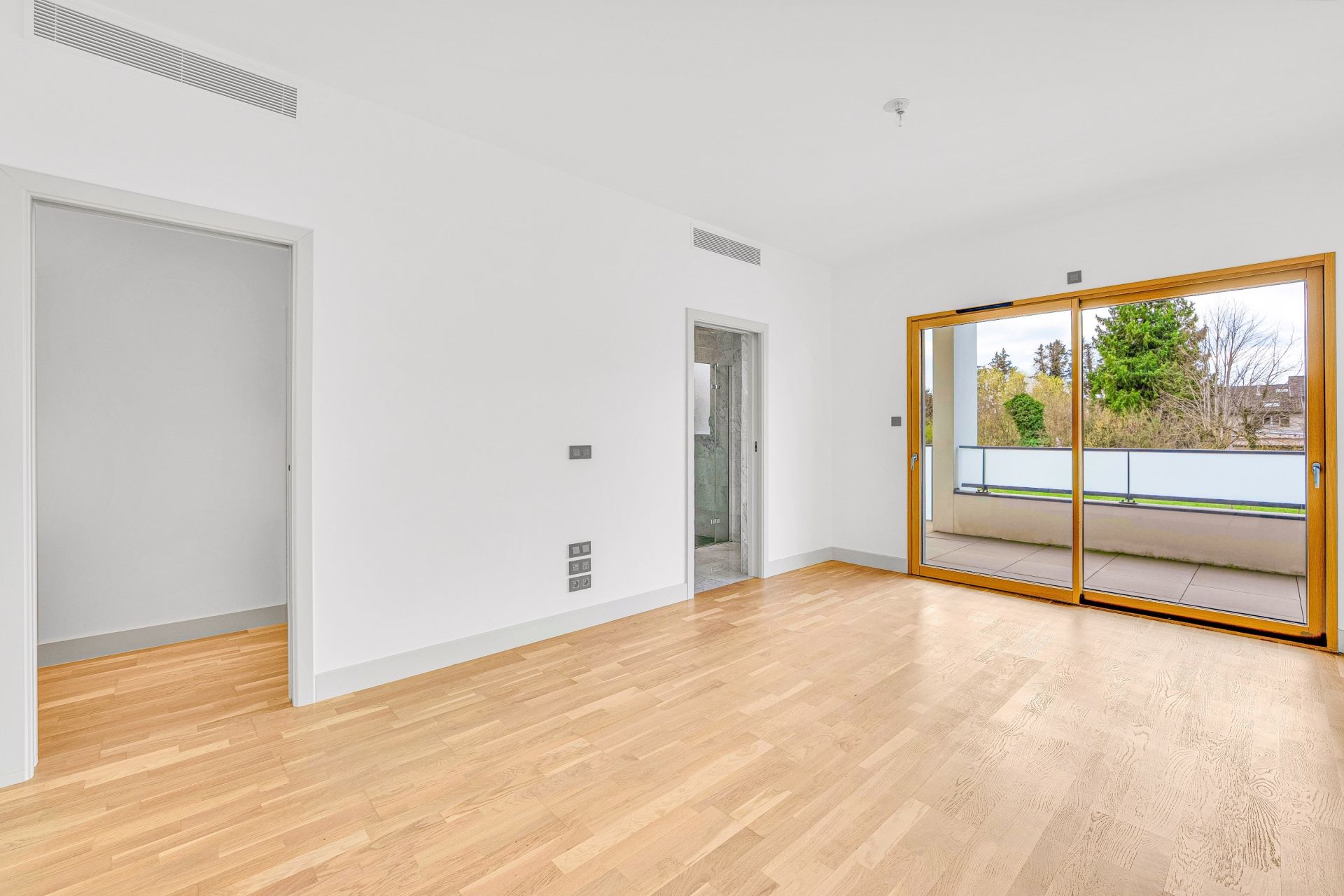 apartment 7 Rooms for sale on DIVONNE LES BAINS (01220)