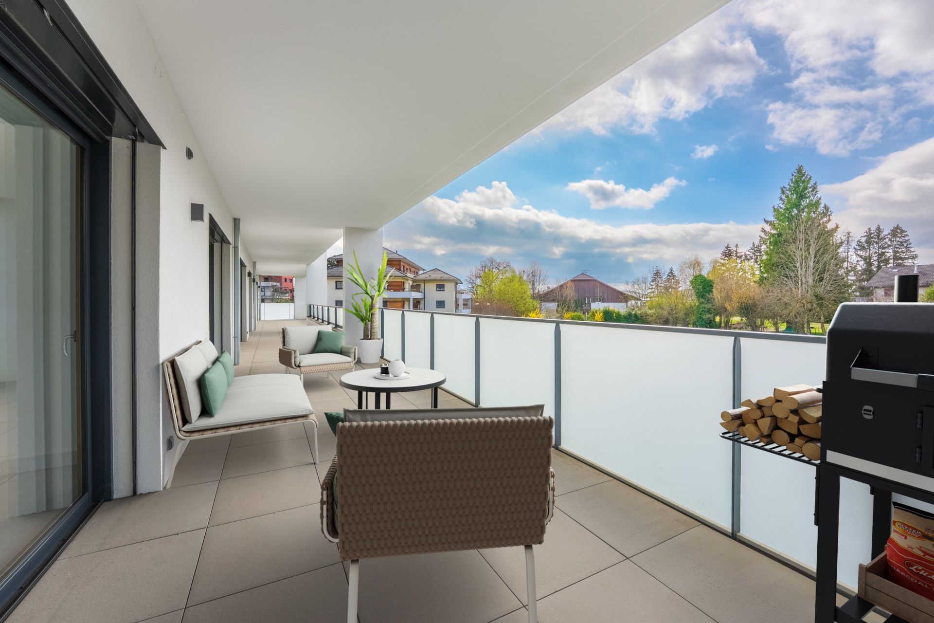 apartment 7 Rooms for sale on DIVONNE LES BAINS (01220)