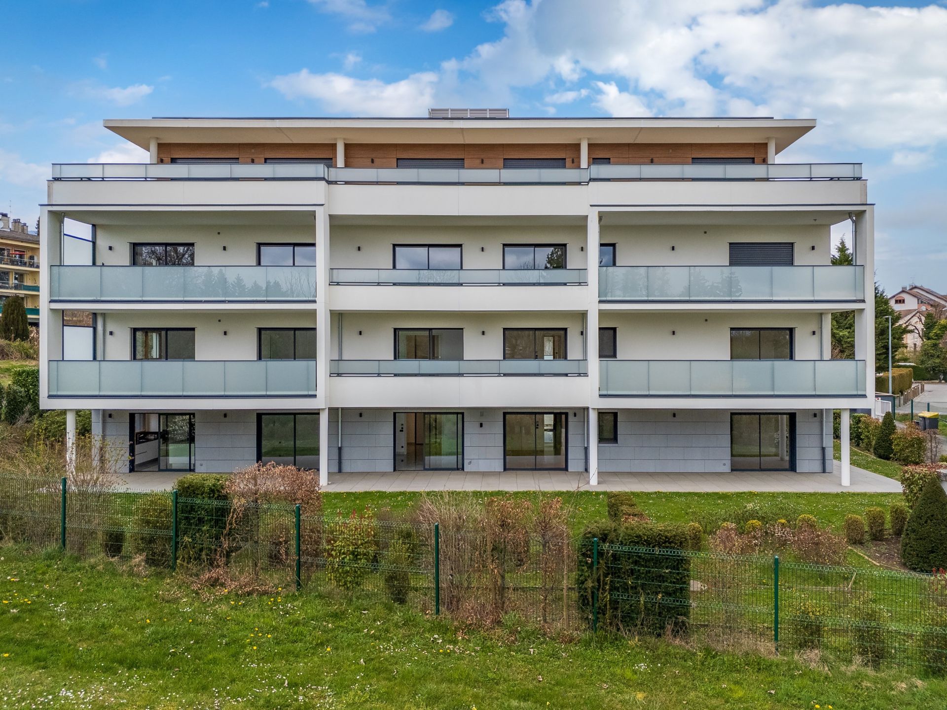 apartment 7 Rooms for sale on DIVONNE LES BAINS (01220)