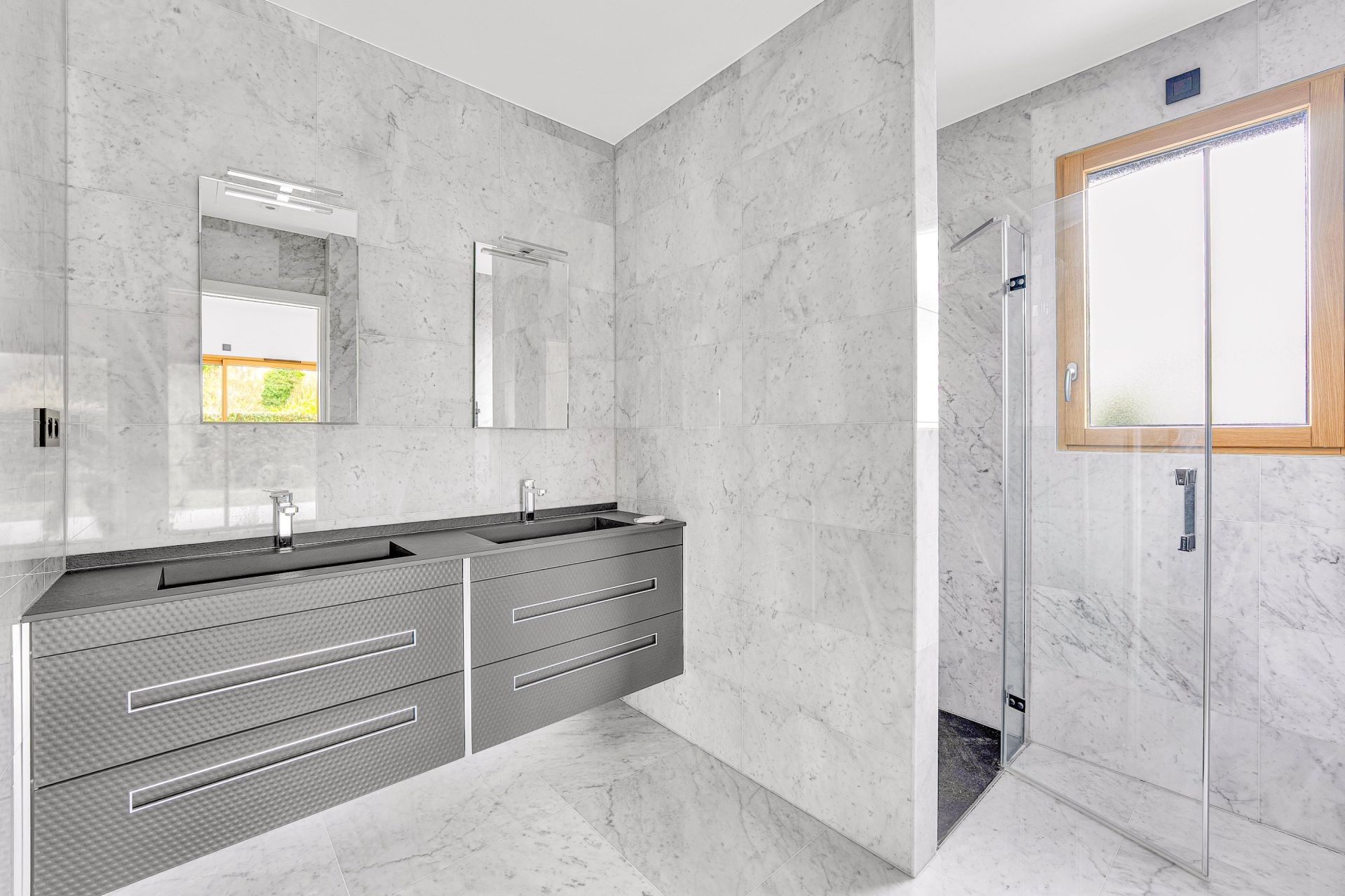 apartment 7 Rooms for sale on DIVONNE LES BAINS (01220)