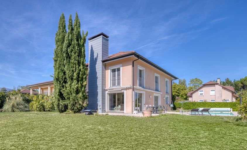 house 8 Rooms for sale on PREVESSIN MOENS (01280)