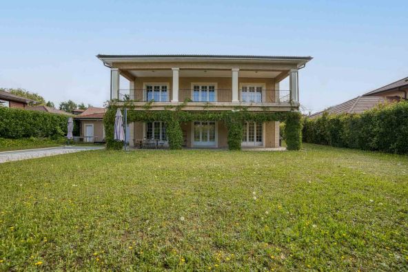 Sale House Prévessin-Moëns 7 Rooms 290 m²