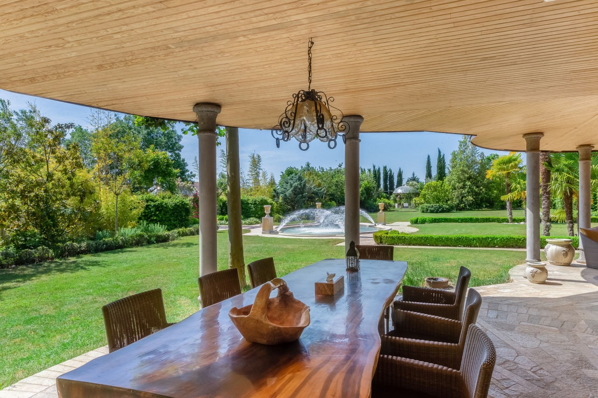 propriété 13 Pièces en vente sur DIVONNE LES BAINS (01220)