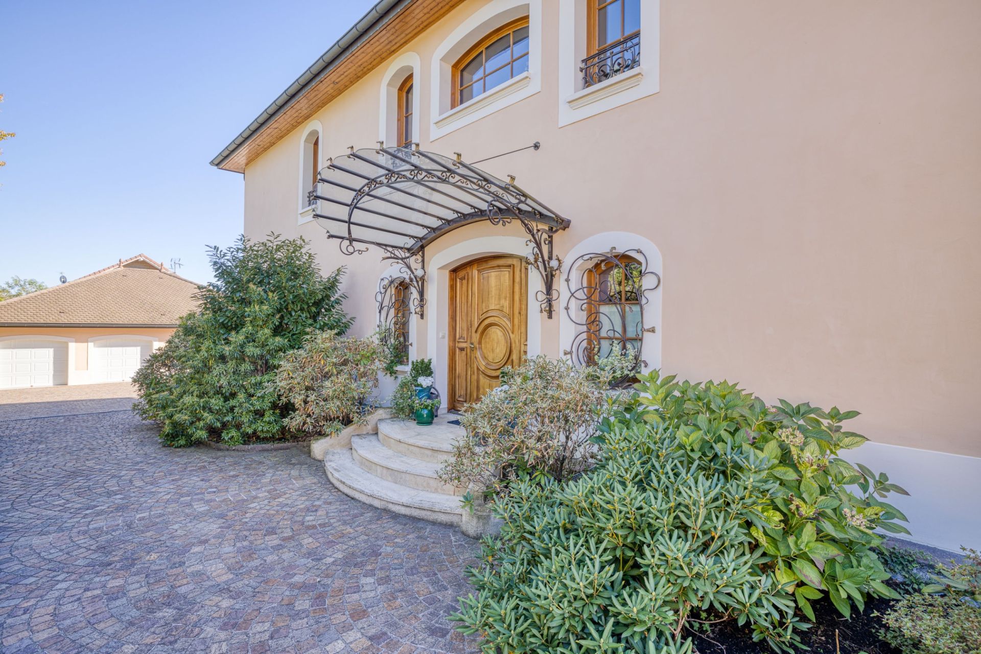 house 12 Rooms for sale on ECHENEVEX (01170)