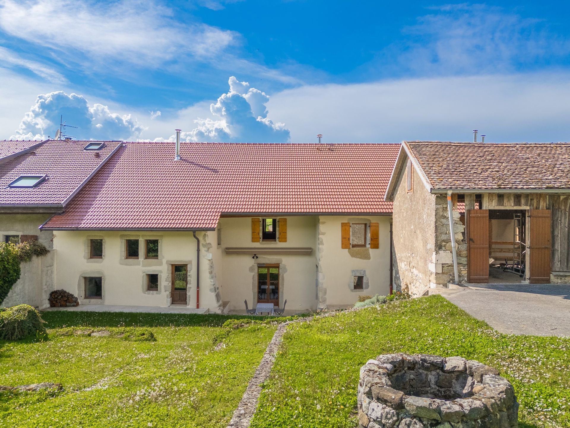 house 12 Rooms for sale on NEYDENS (74160)