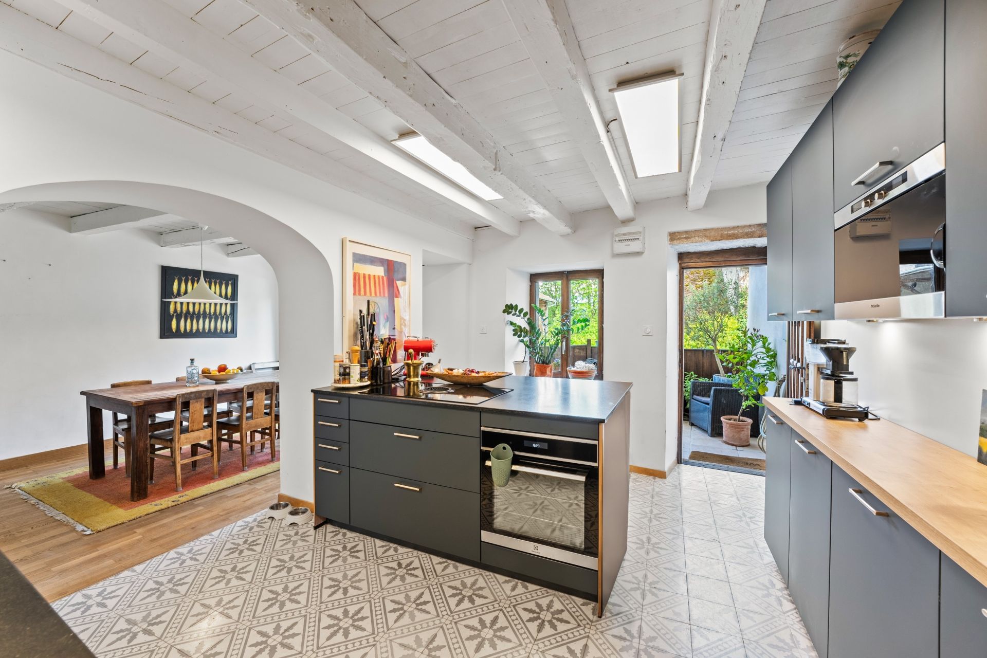 traditional house 7 Rooms for sale on GRILLY (01220)