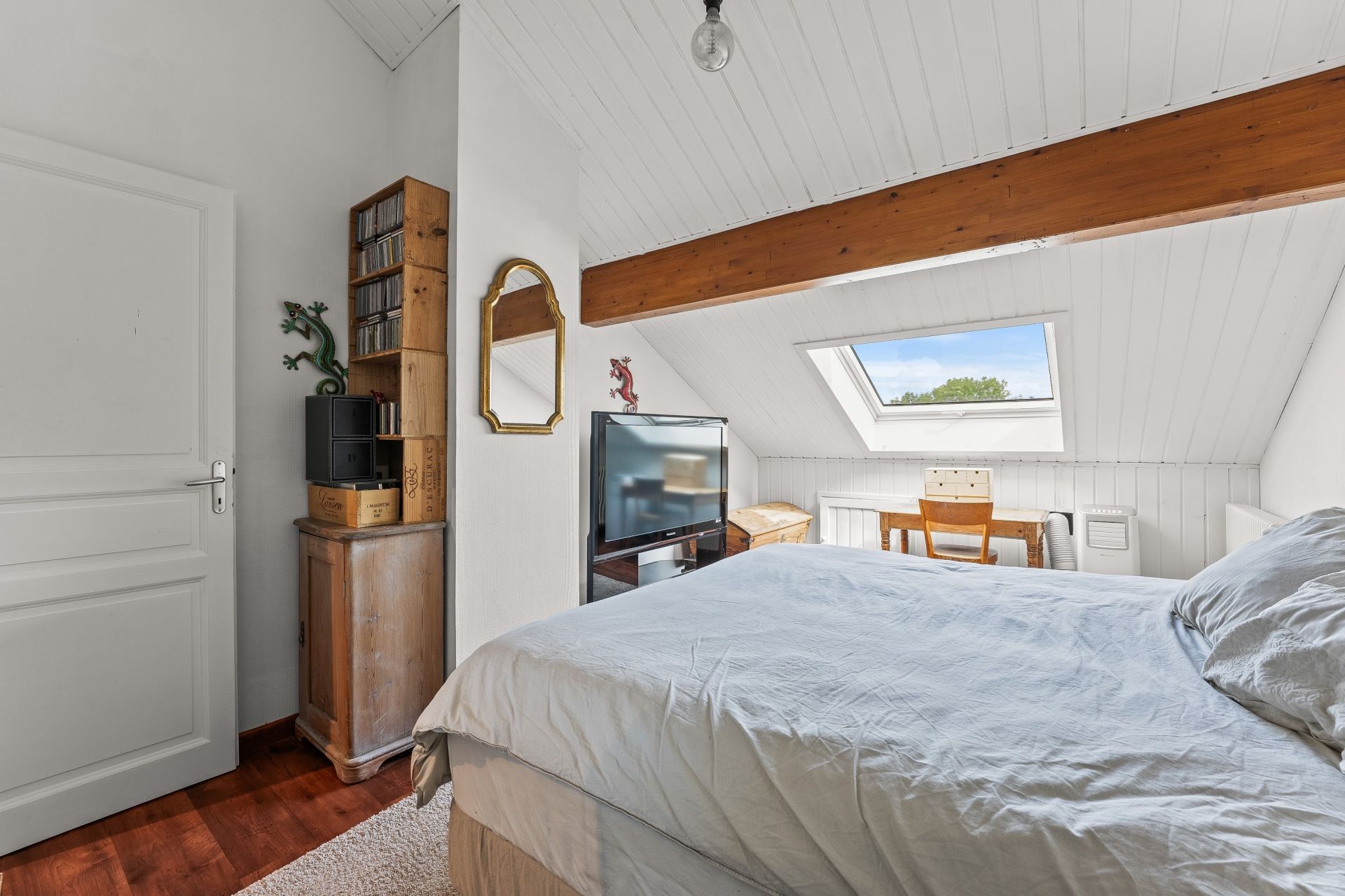 traditional house 7 Rooms for sale on GRILLY (01220)