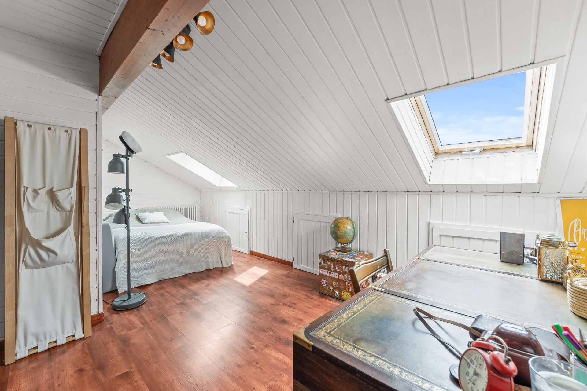 traditional house 7 Rooms for sale on GRILLY (01220)