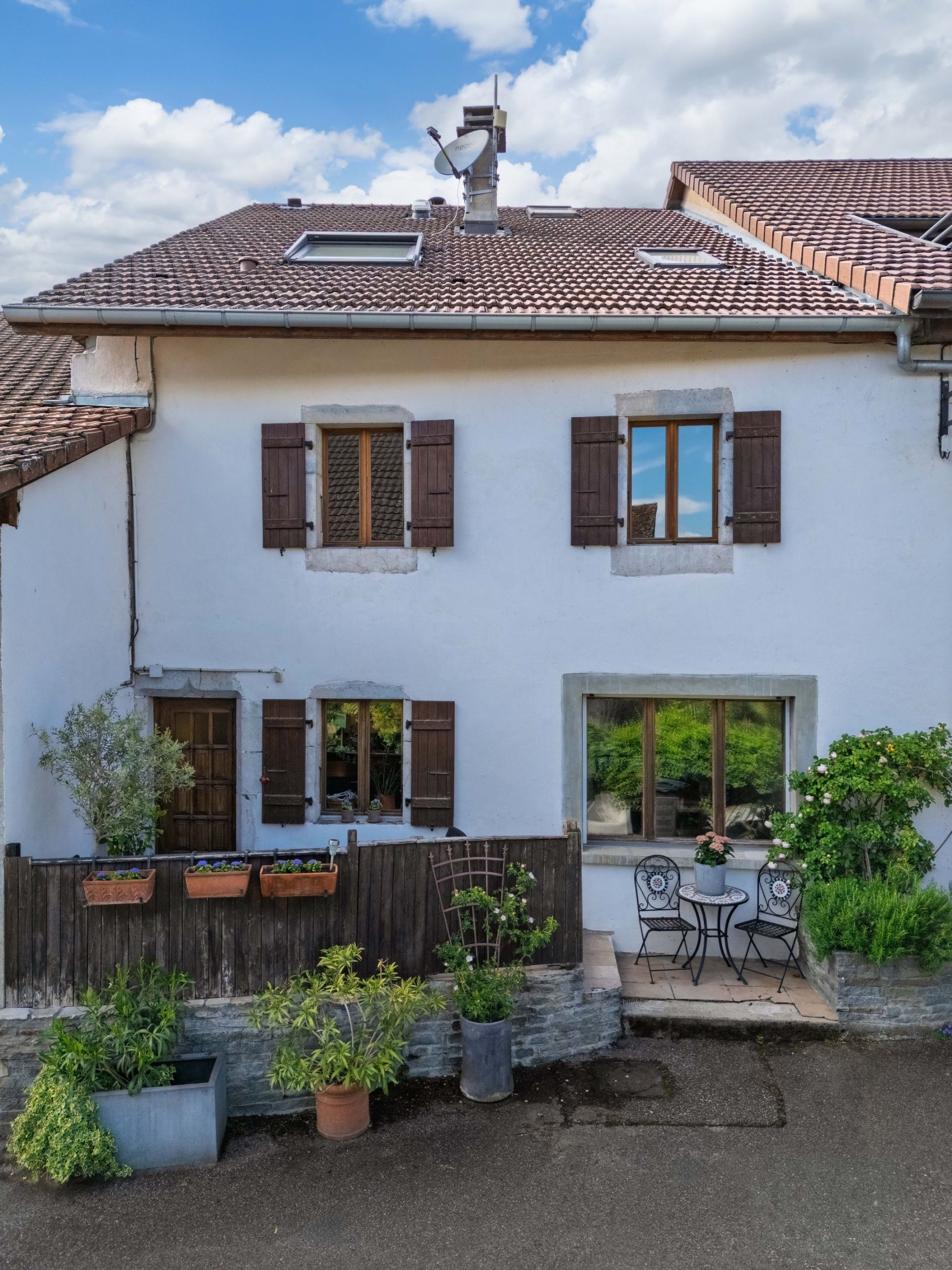 traditional house 7 Rooms for sale on GRILLY (01220)