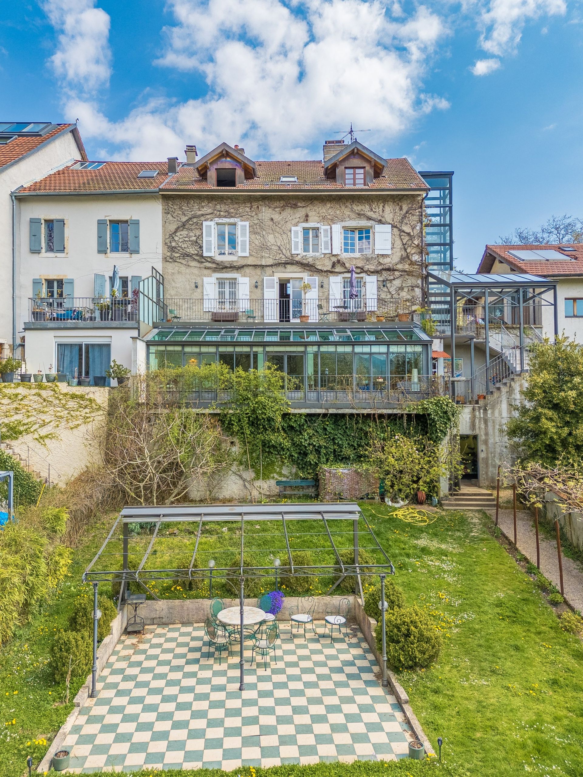 townhouse 12 Rooms for sale on GEX (01170)
