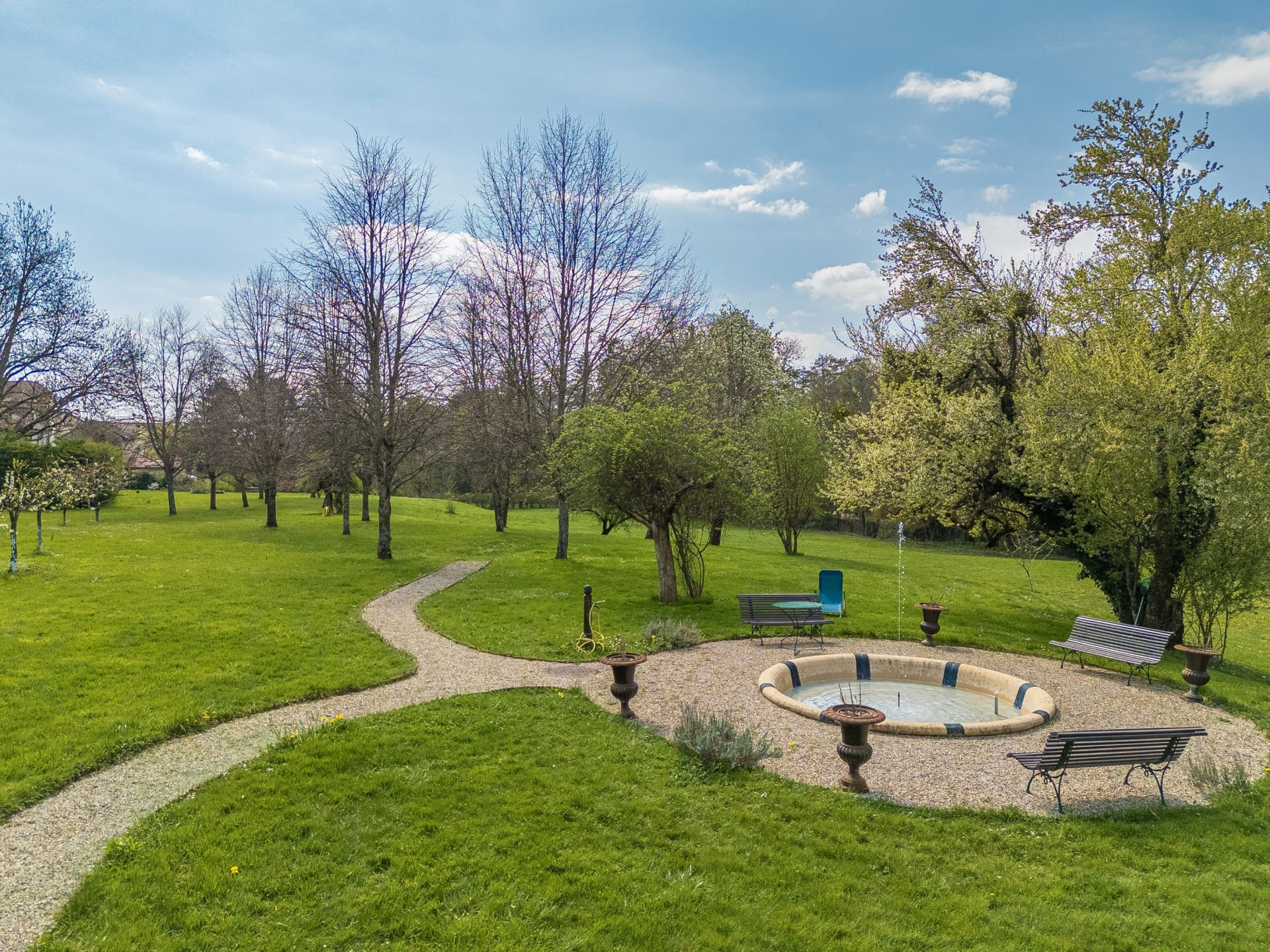 townhouse 12 Rooms for sale on GEX (01170)