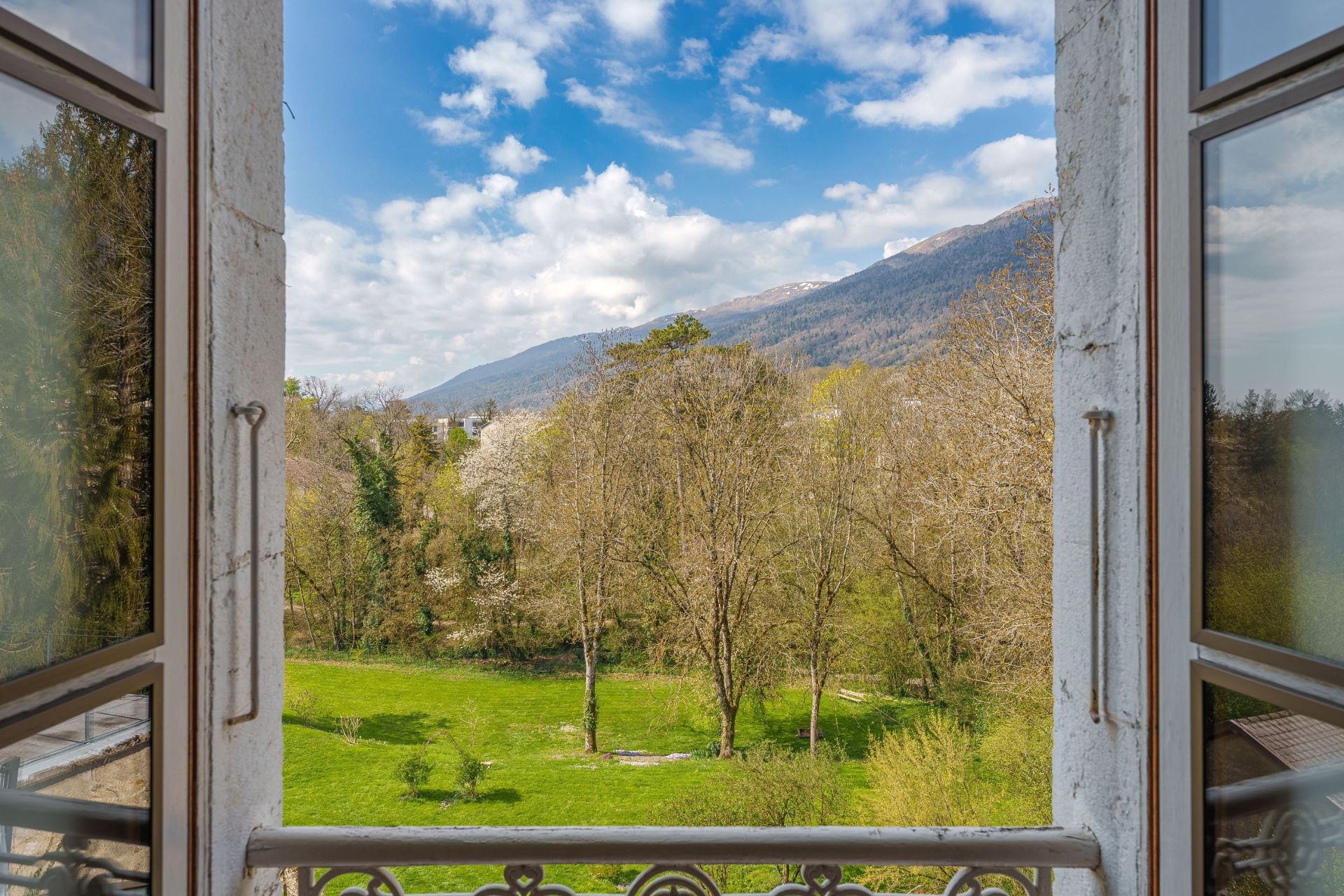 townhouse 12 Rooms for sale on GEX (01170)