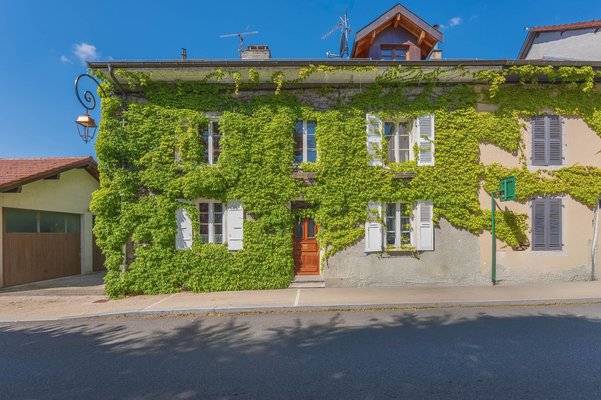 townhouse 12 Rooms for sale on GEX (01170)