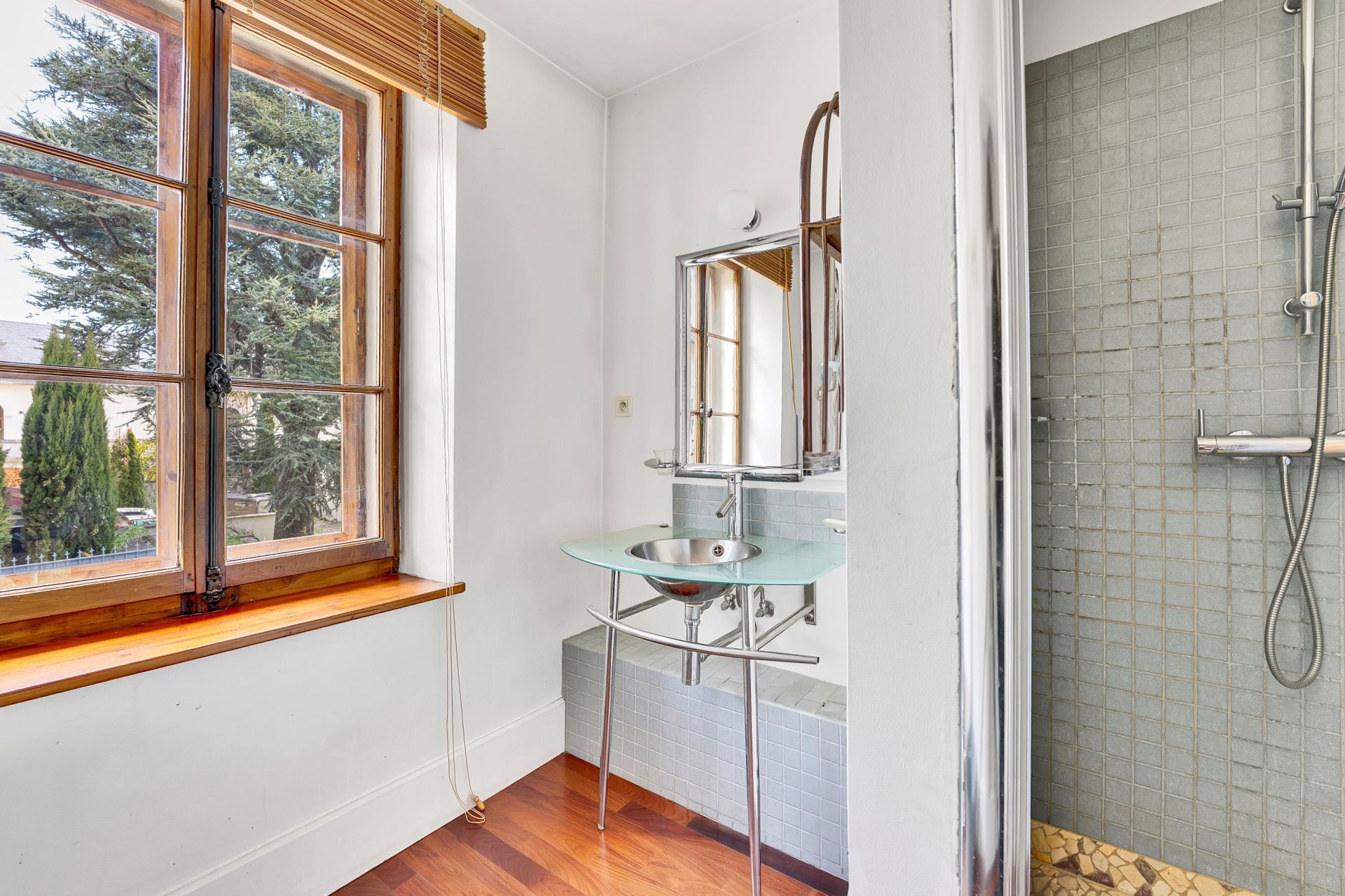 townhouse 12 Rooms for sale on GEX (01170)