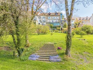 townhouse 12 Rooms for sale on GEX (01170)