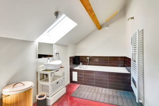 townhouse 12 Rooms for sale on GEX (01170)