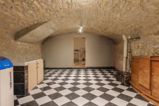 townhouse 12 Rooms for sale on GEX (01170)