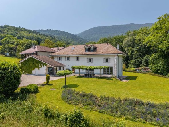 Sale House Divonne-les-Bains 8 Rooms 387 m²