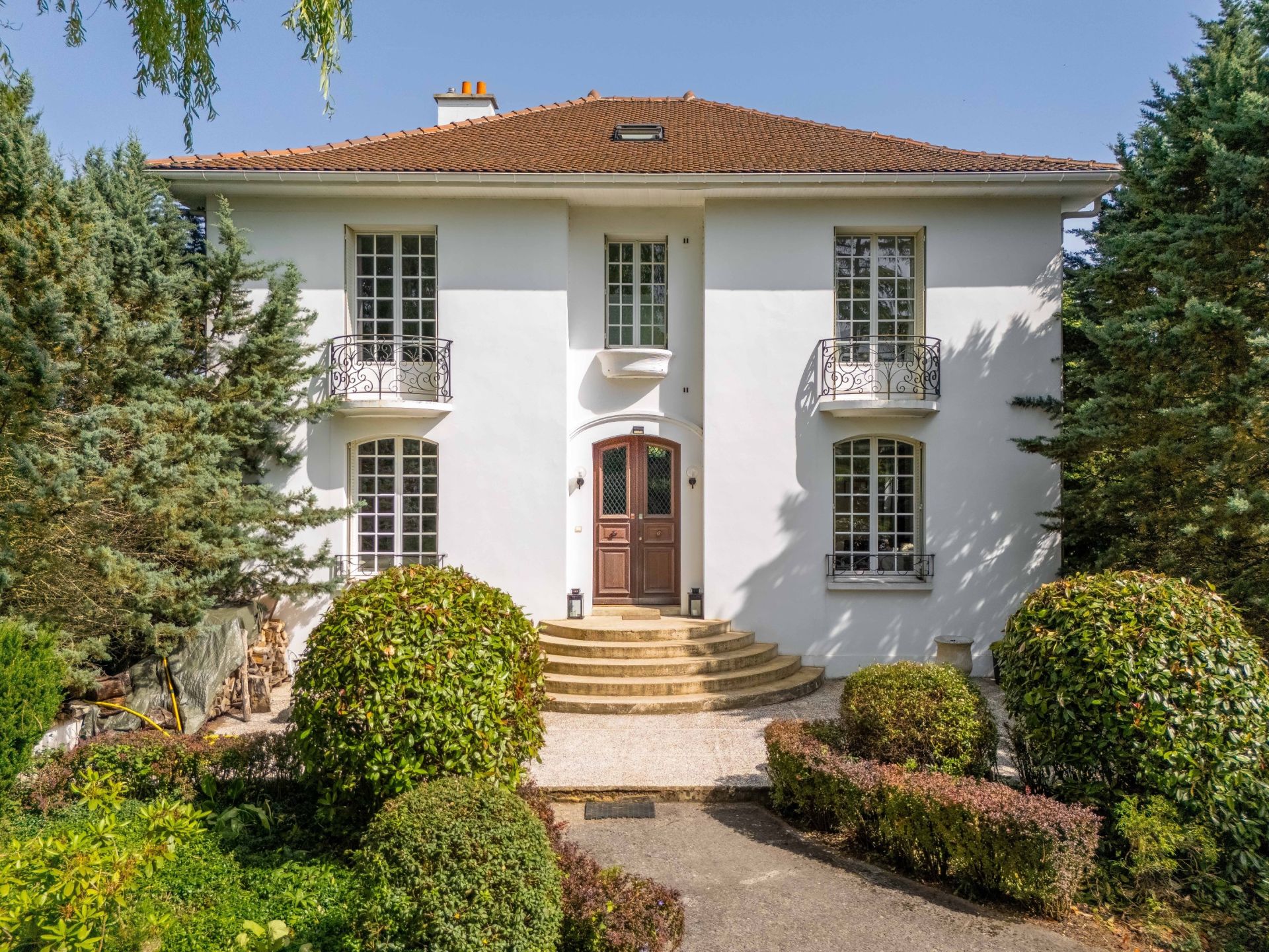 house 8 Rooms for sale on DIVONNE LES BAINS (01220)