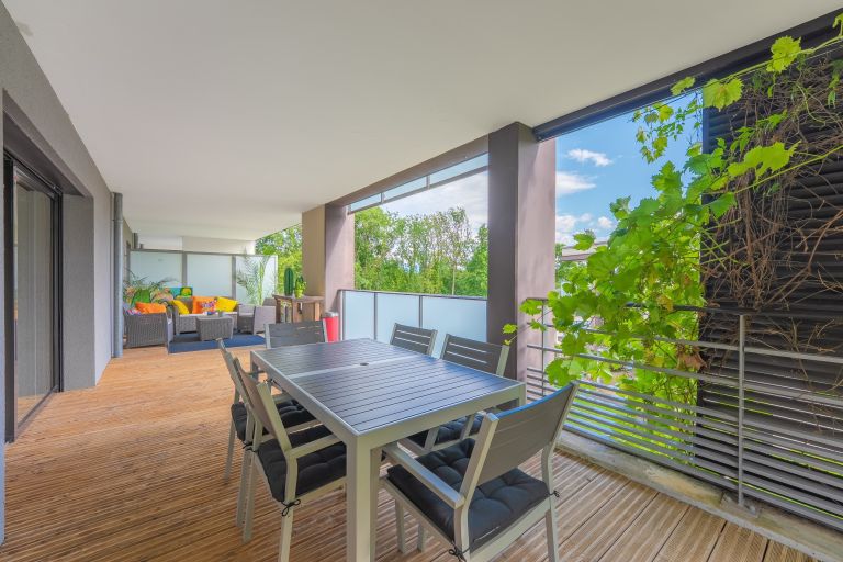 apartment 4 Rooms for sale on DIVONNE LES BAINS (01220)