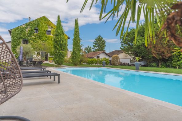 Sale House Ornex 11 Rooms 321 m²