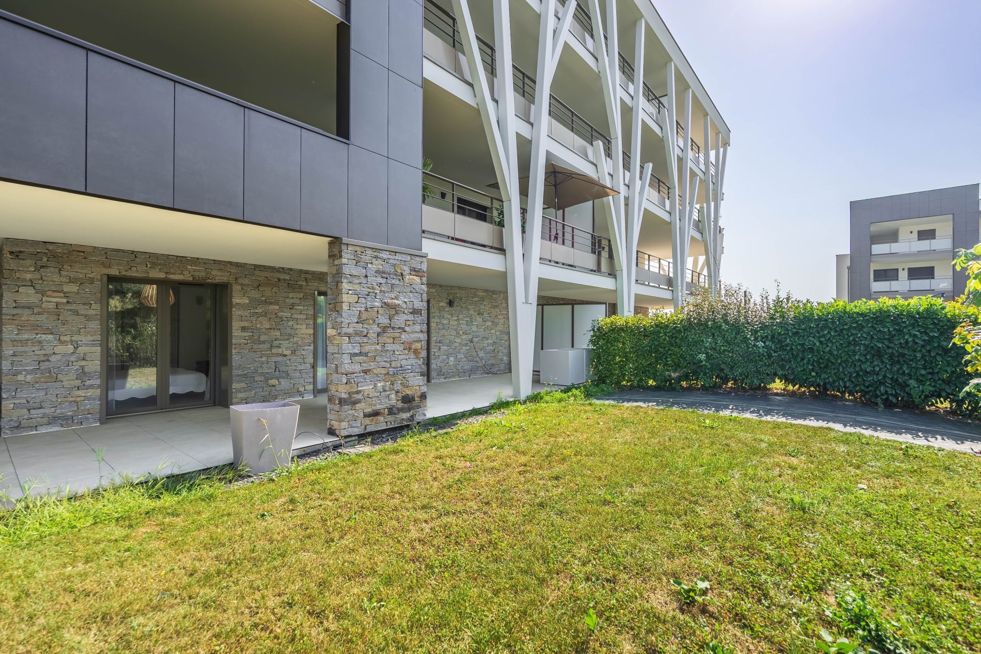 apartment 8 Rooms for sale on DIVONNE LES BAINS (01220)