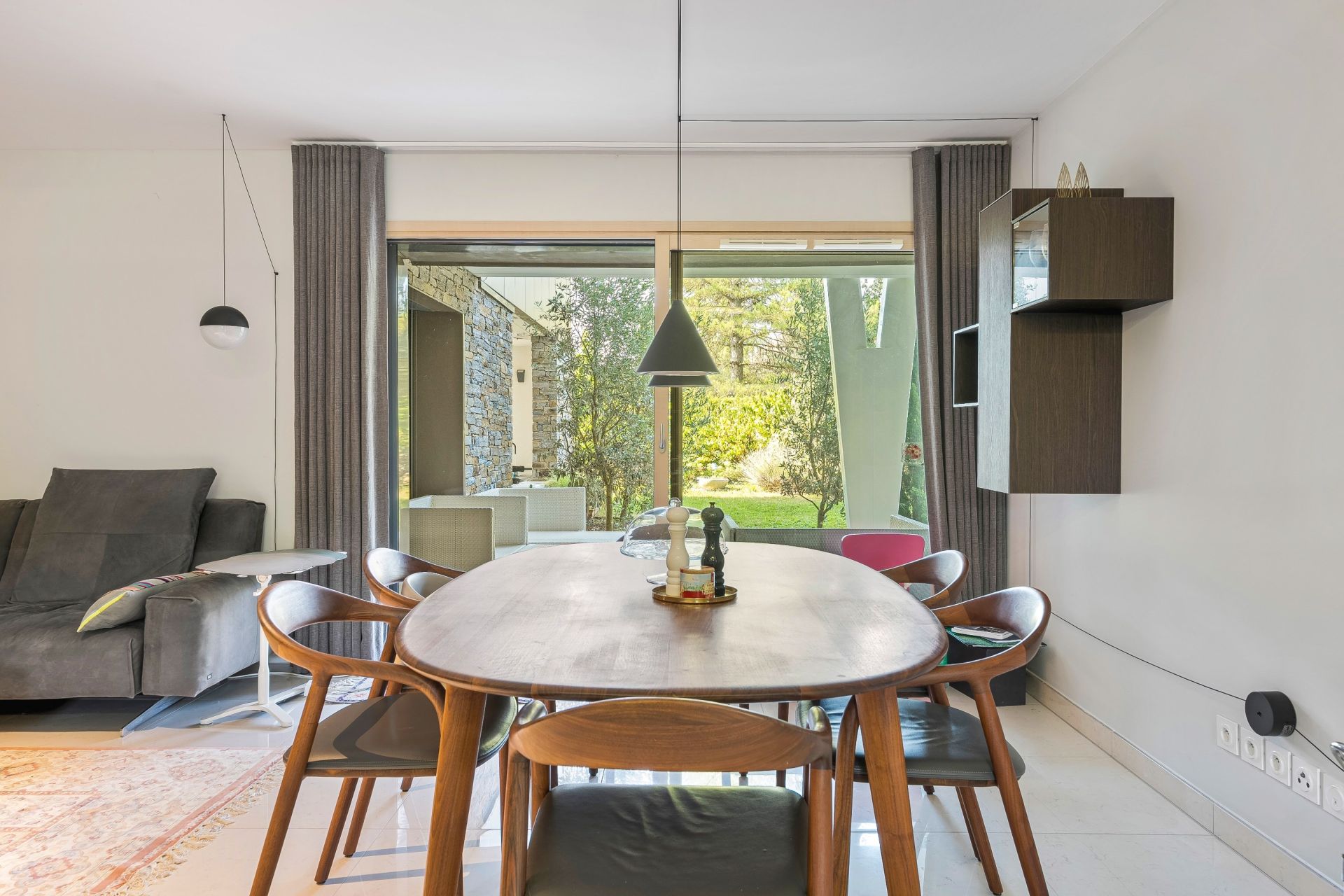 apartment 8 Rooms for sale on DIVONNE LES BAINS (01220)