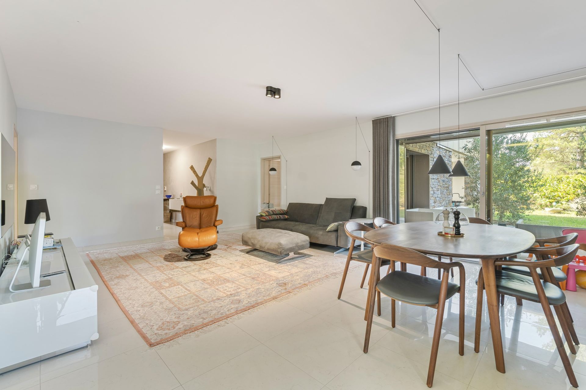 apartment 8 Rooms for sale on DIVONNE LES BAINS (01220)