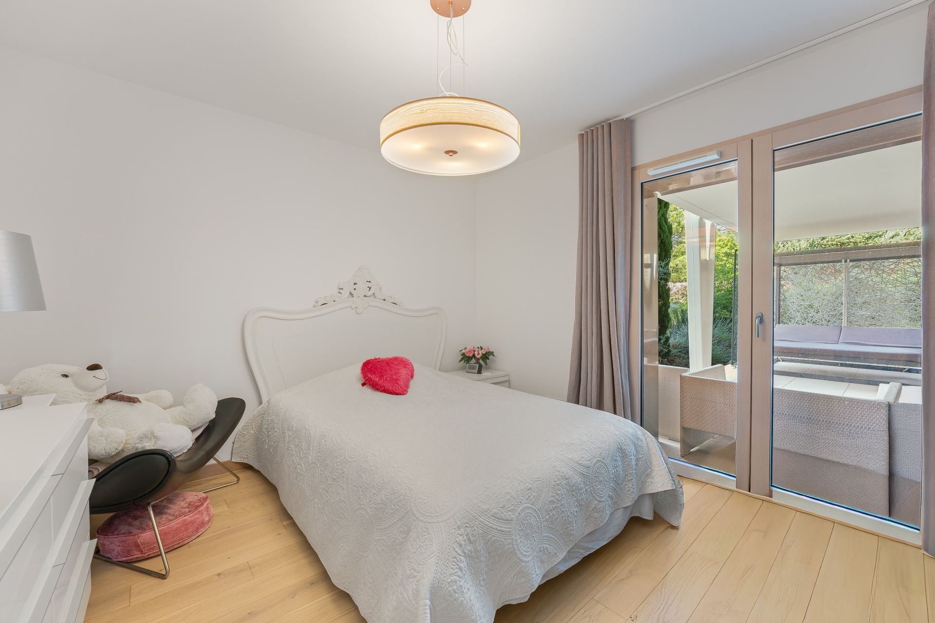 apartment 8 Rooms for sale on DIVONNE LES BAINS (01220)