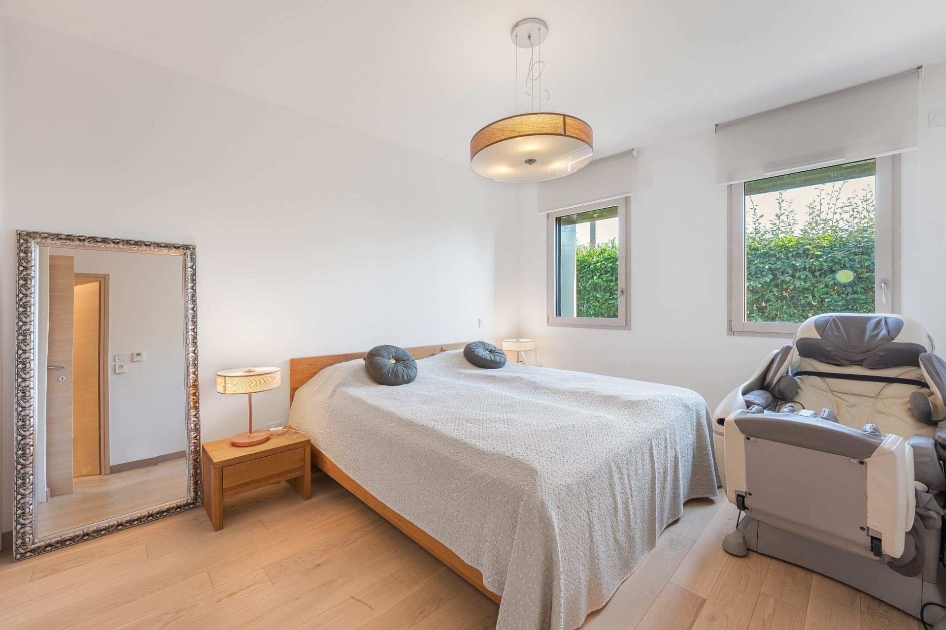 apartment 8 Rooms for sale on DIVONNE LES BAINS (01220)