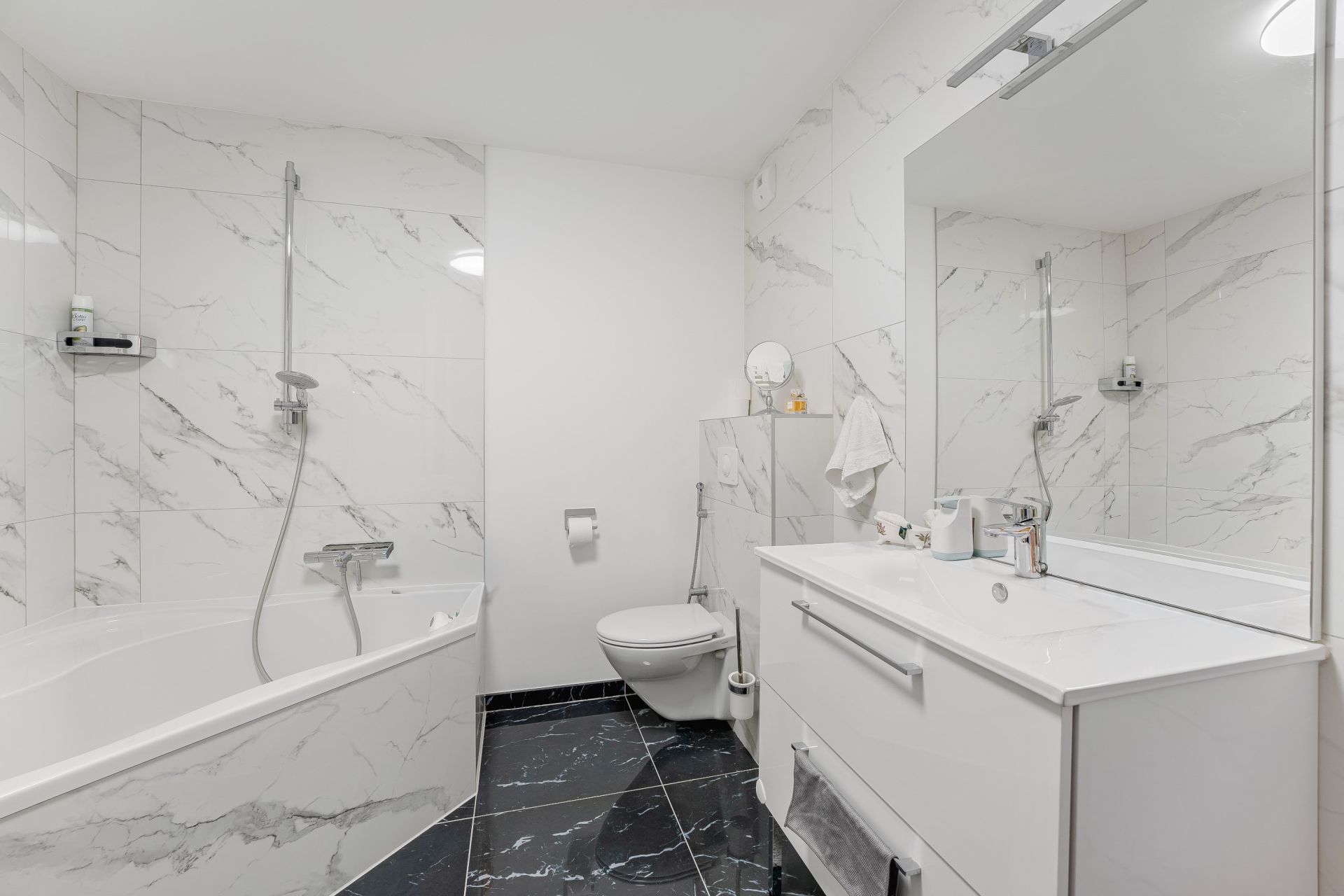 appartement 8 Pièces en vente sur DIVONNE LES BAINS (01220)