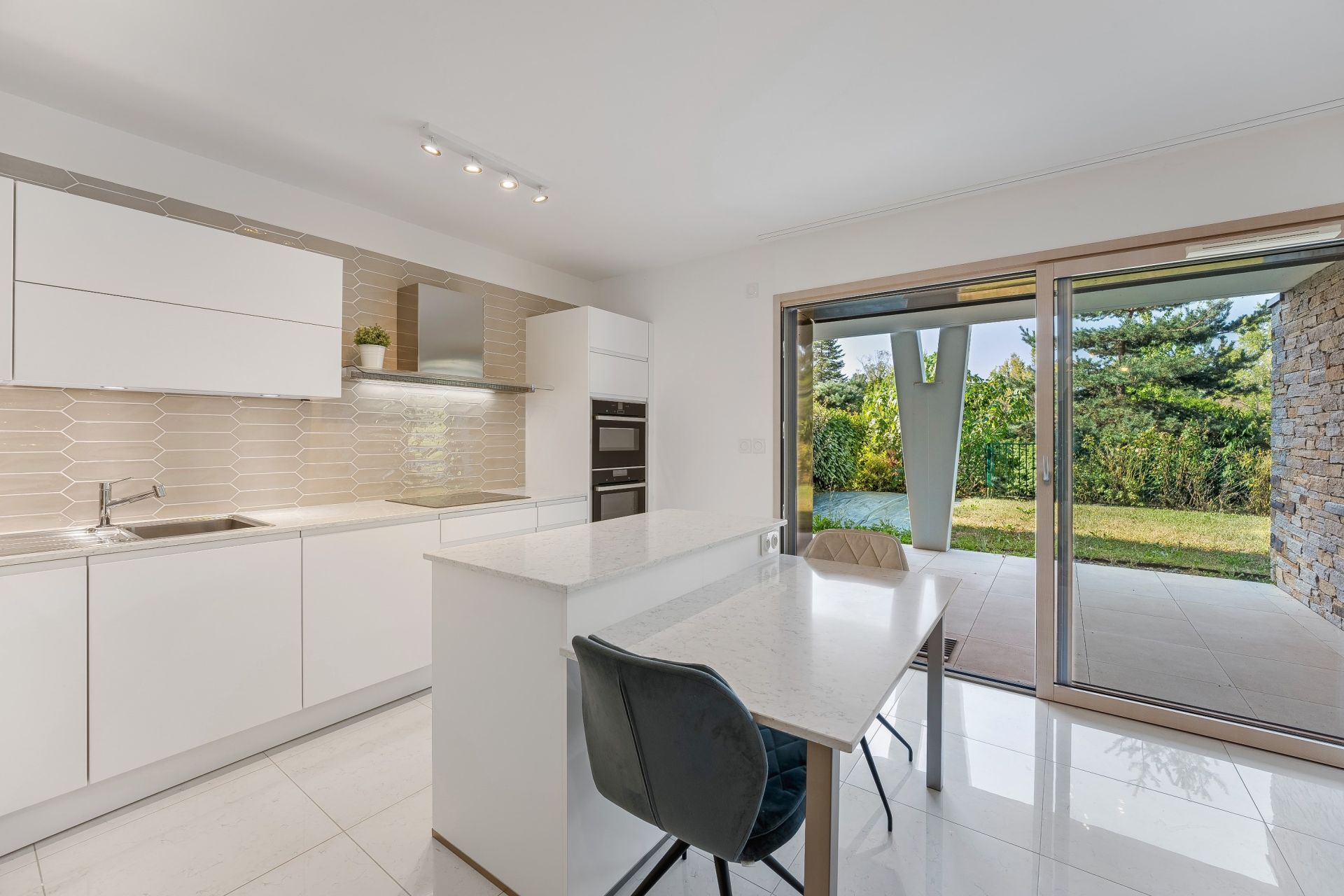 appartement 8 Pièces en vente sur DIVONNE LES BAINS (01220)