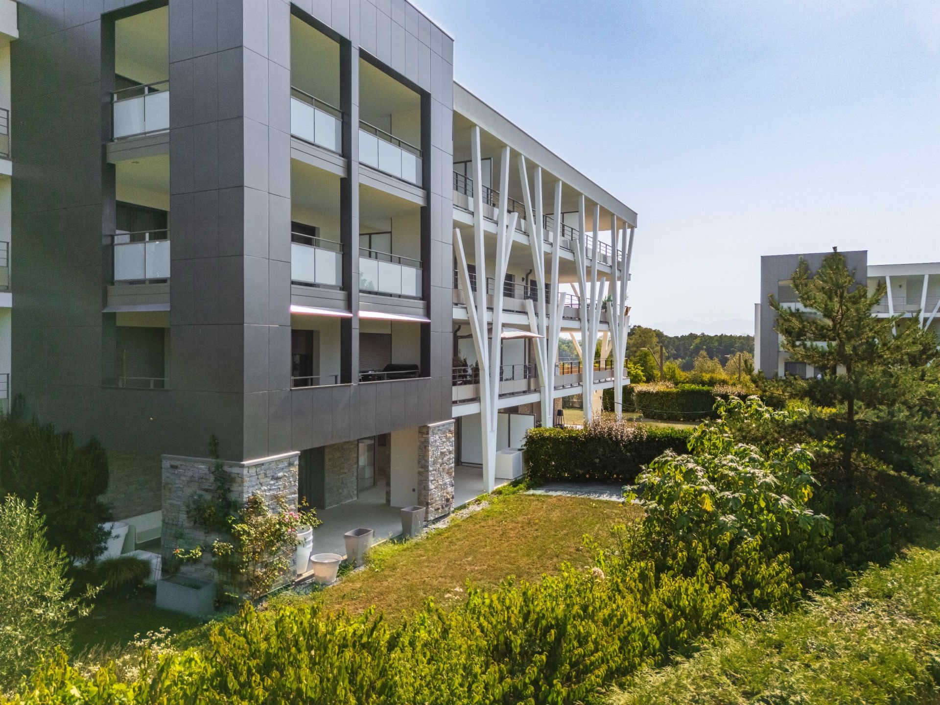 apartment 8 Rooms for sale on DIVONNE LES BAINS (01220)