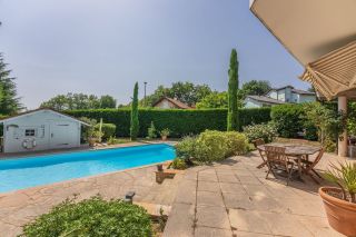 traditional house 8 Rooms for sale on PREVESSIN MOENS (01280)