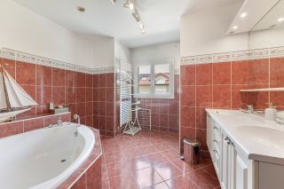 traditional house 8 Rooms for sale on PREVESSIN MOENS (01280)