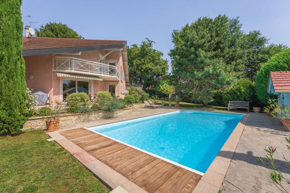 Vente Maison traditionnelle Prévessin-Moëns 8&nbsp;Pièces 320&nbsp;m²
