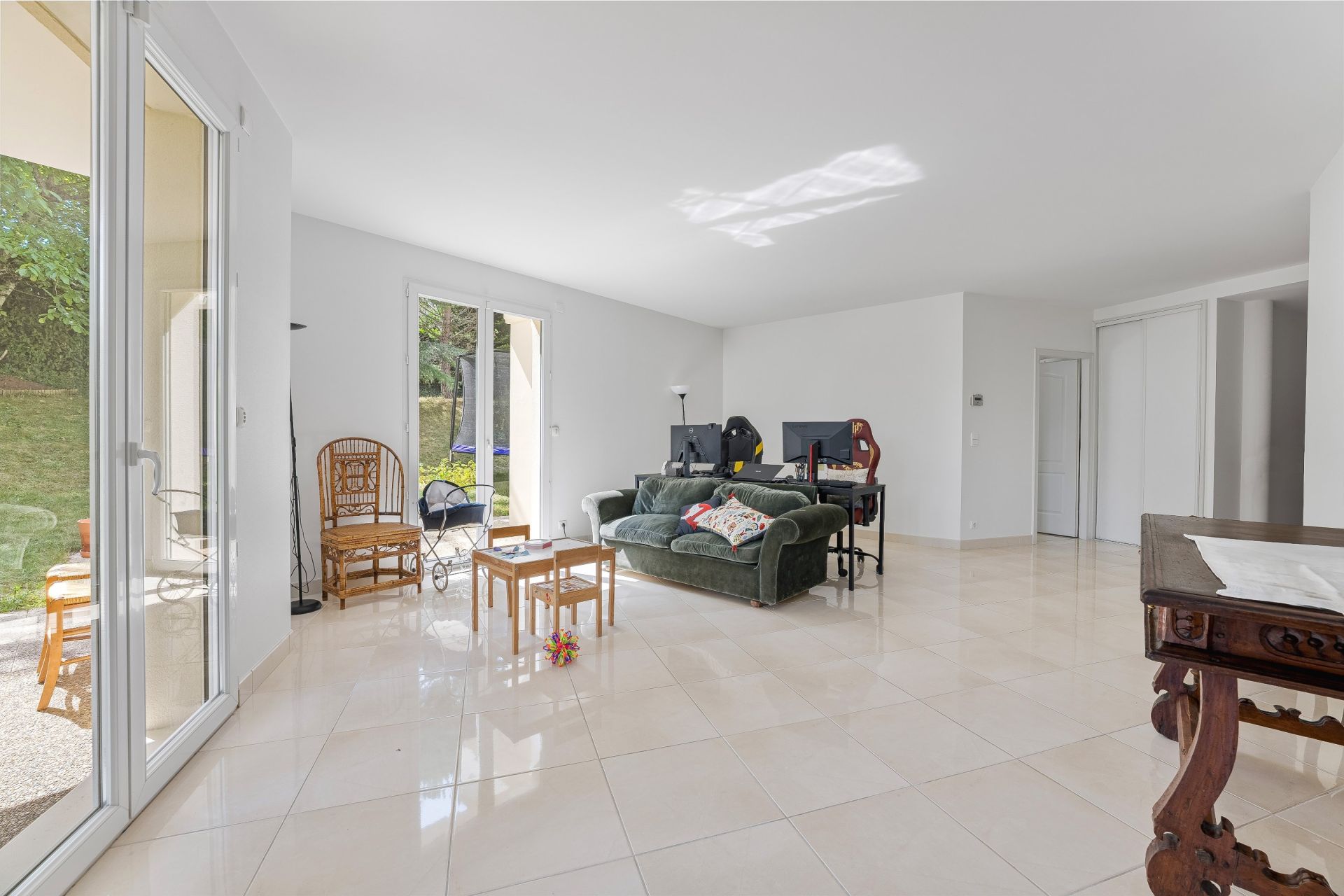apartment 4 Rooms for sale on DIVONNE LES BAINS (01220)