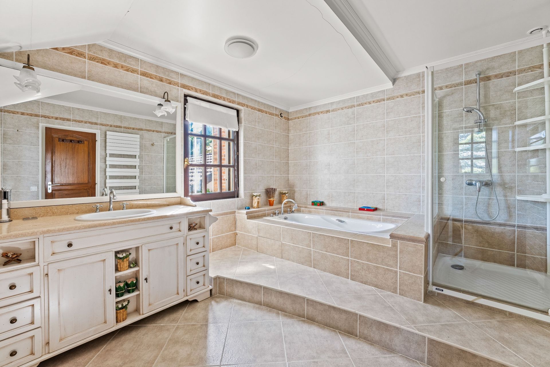 house 12 Rooms for sale on DIVONNE LES BAINS (01220)