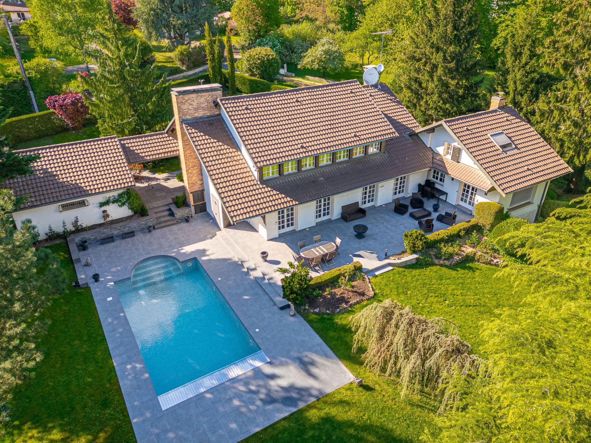 house 12 Rooms for sale on DIVONNE LES BAINS (01220)