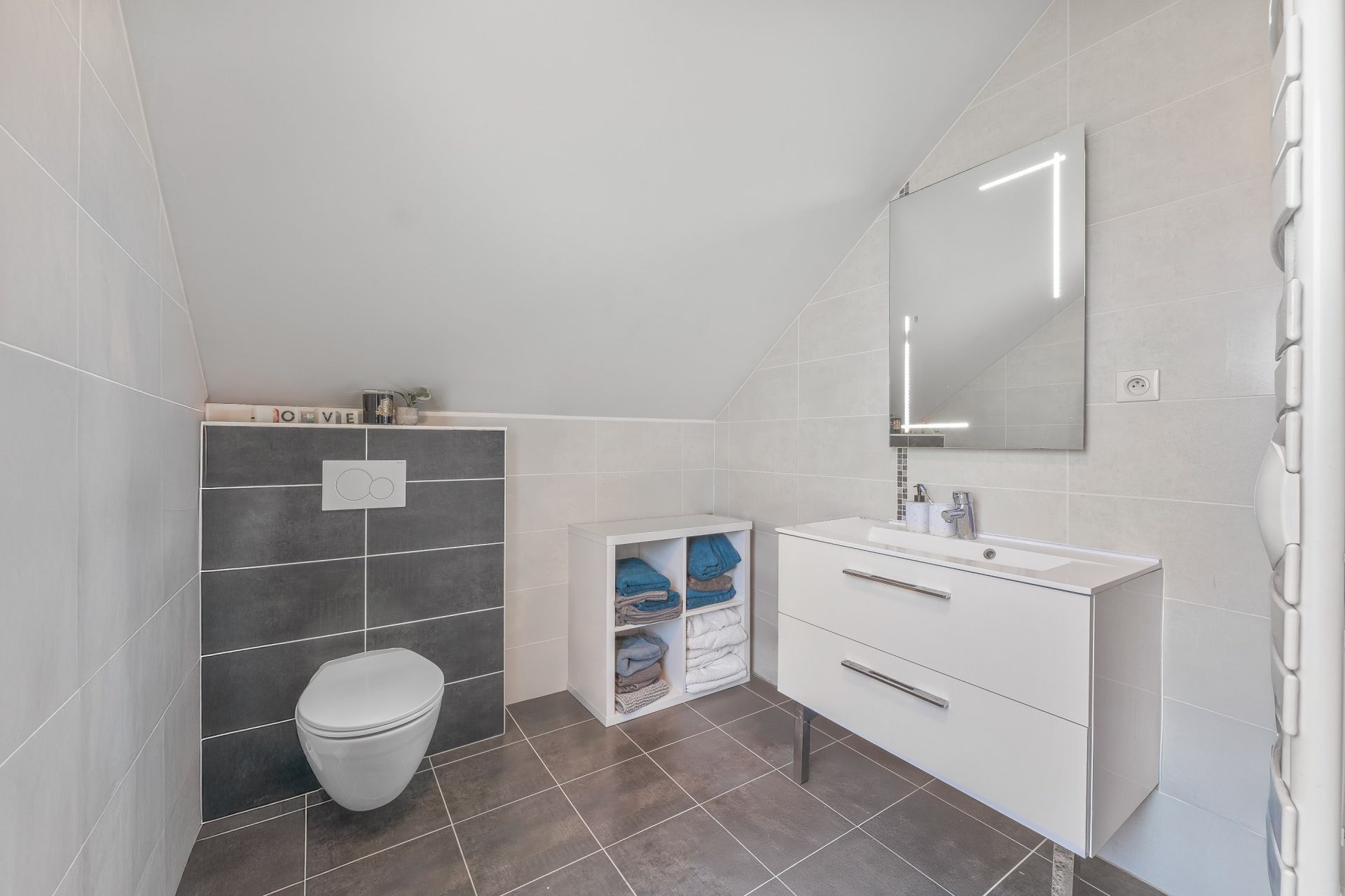 house 3 Rooms for sale on DIVONNE LES BAINS (01220)