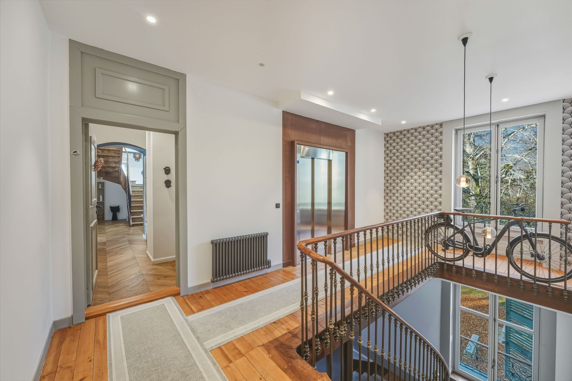 apartment 5 Rooms for sale on CHEVRY (01170)