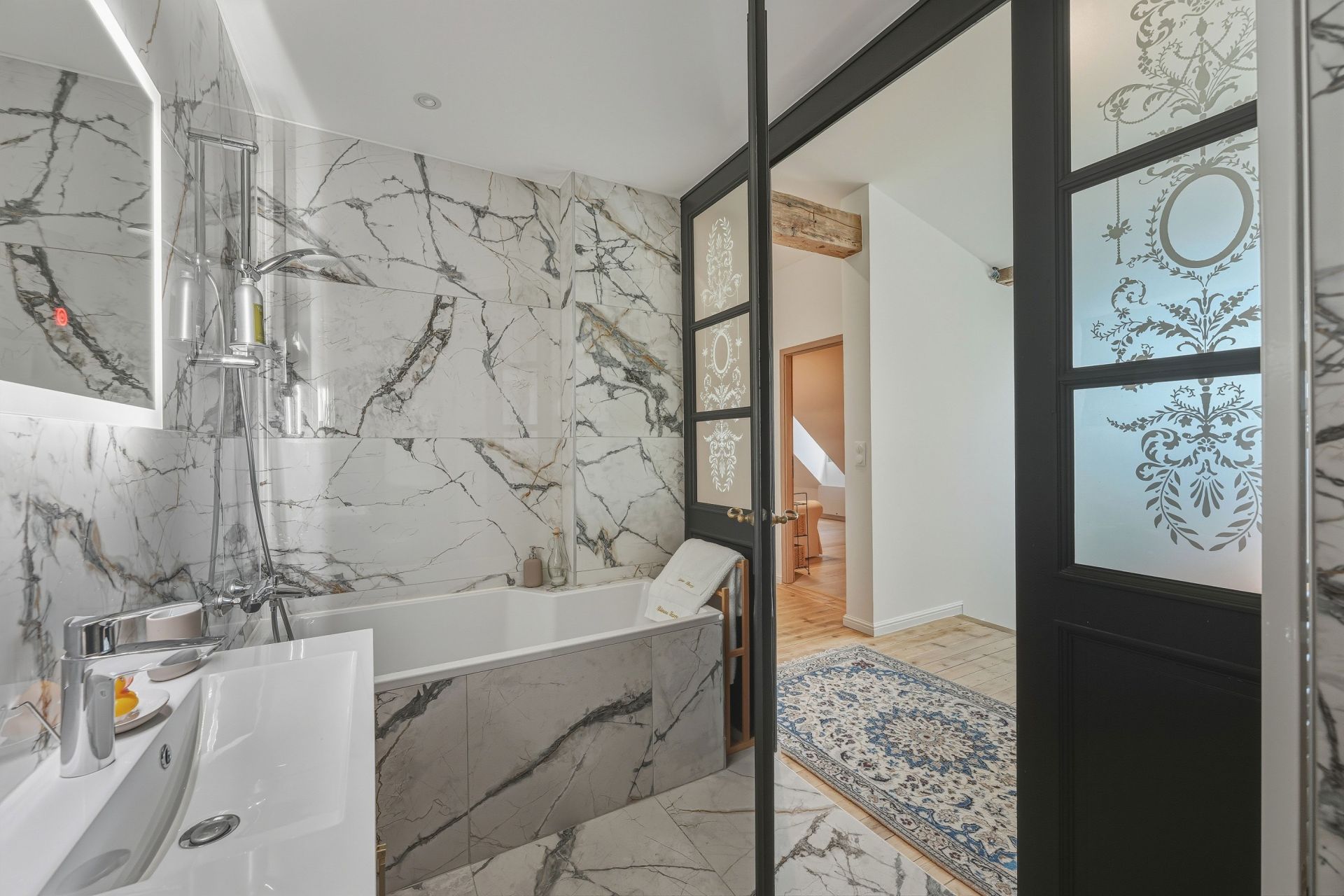 apartment 5 Rooms for sale on CHEVRY (01170)