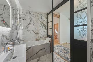 apartment 5 Rooms for sale on CHEVRY (01170)