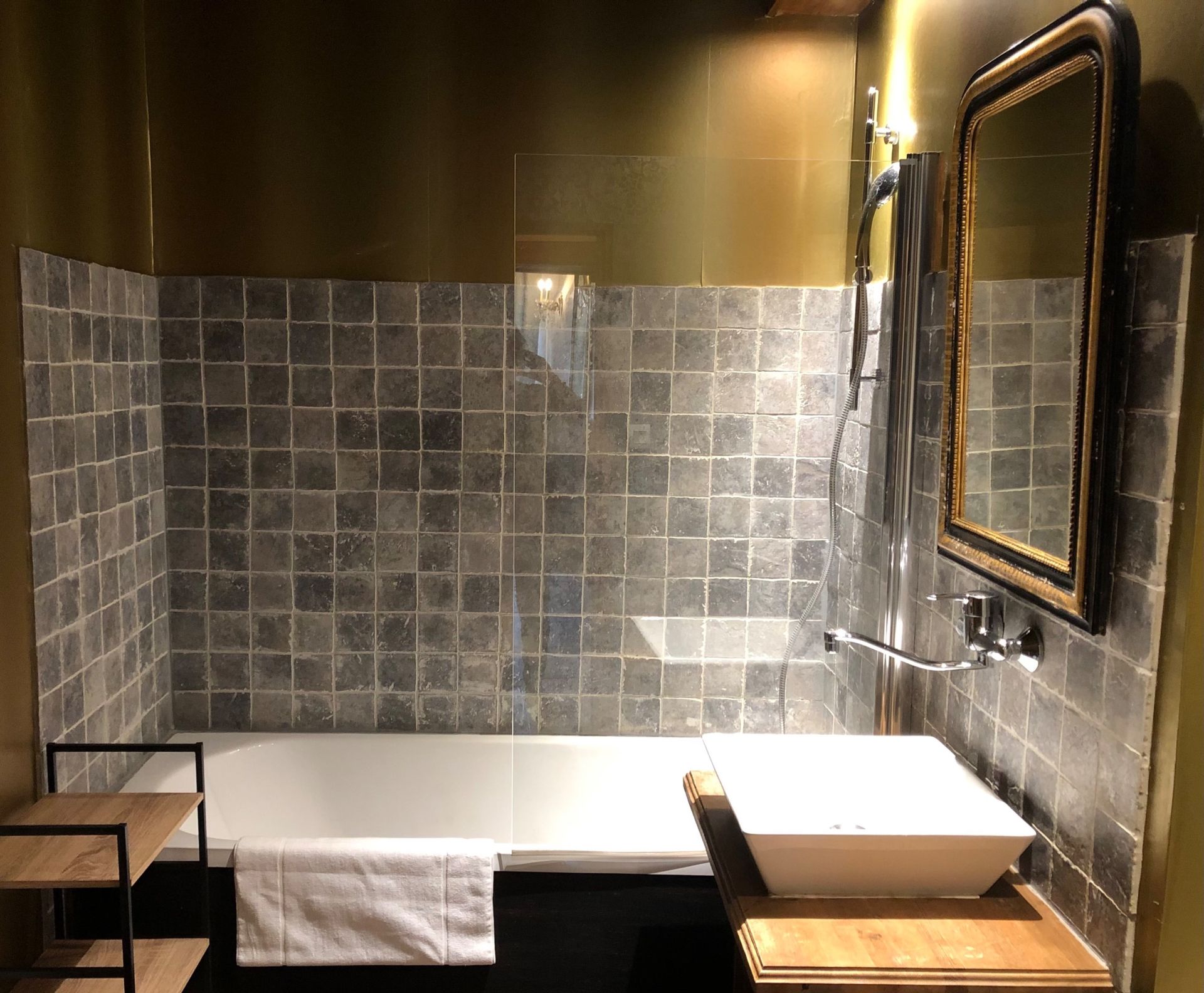 château 12 Pièces en vente sur MONTANGES (01200)