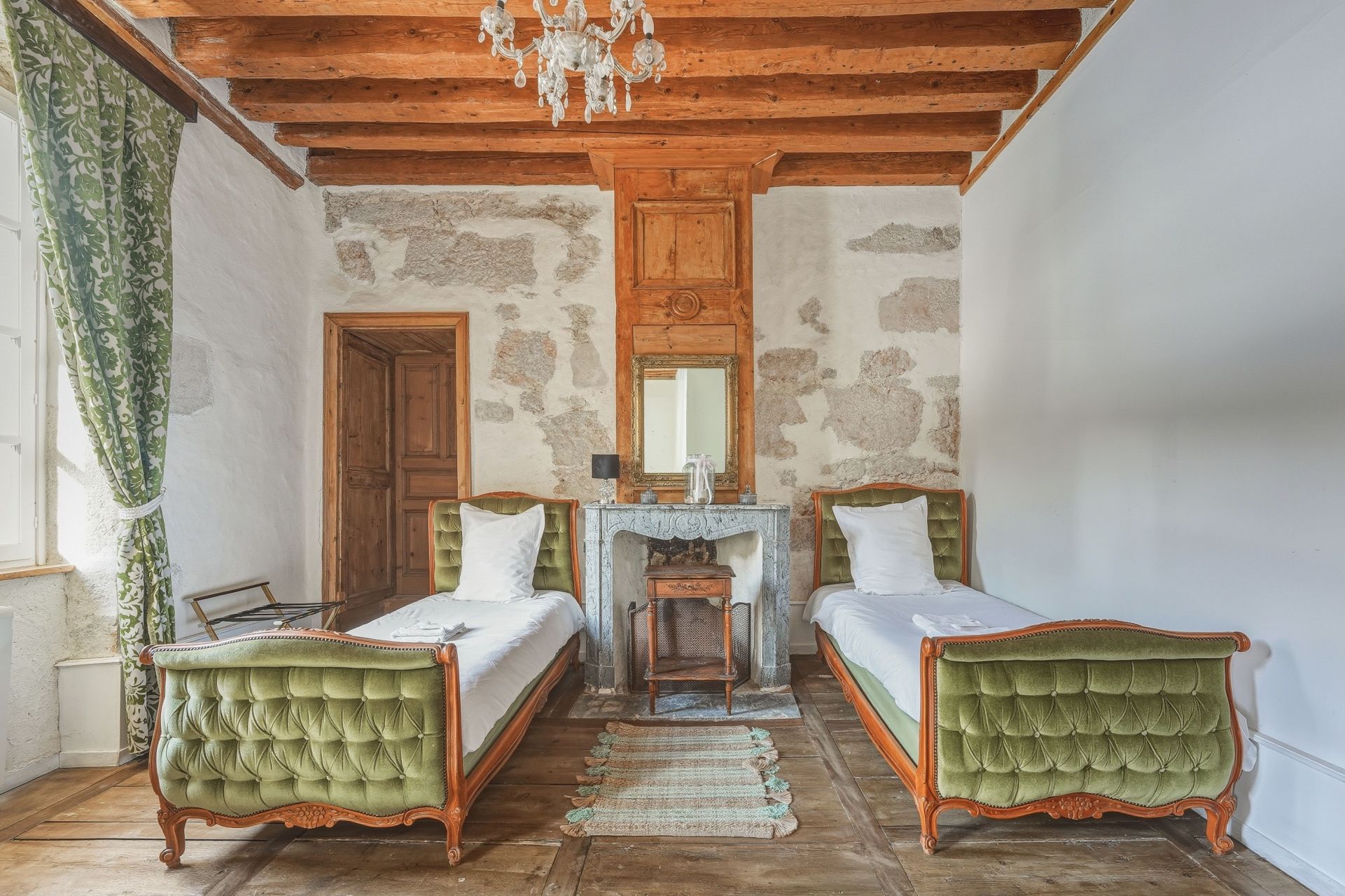 château 12 Pièces en vente sur MONTANGES (01200)